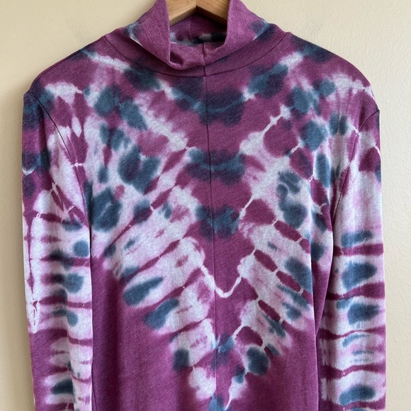 FREE PEOPLE women’s psychedelic turtleneck pullover size medium very soft! - Picture 3 of 10
